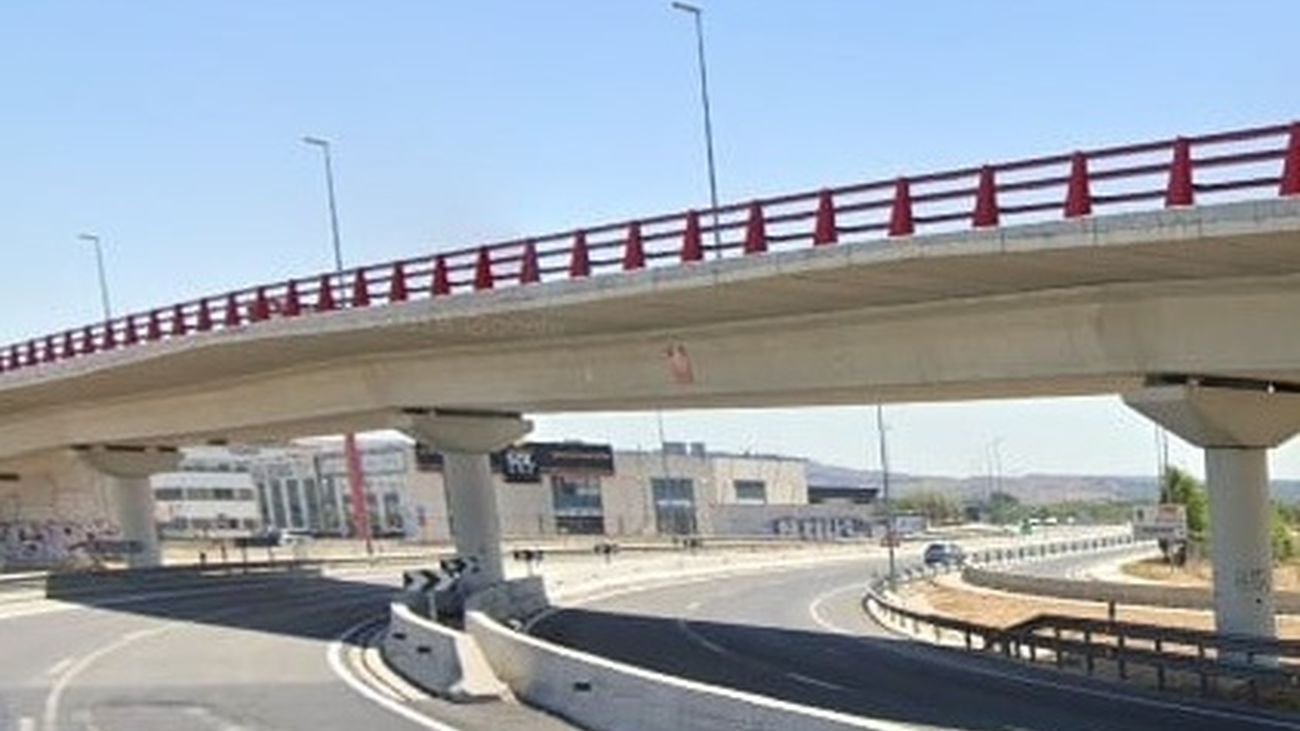 Puente de acceso a Alcalá sobre la carretera M-300
