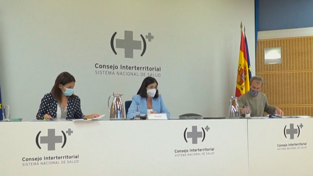 Darias cree que la mascarilla será necesaria “durante un tiempo”