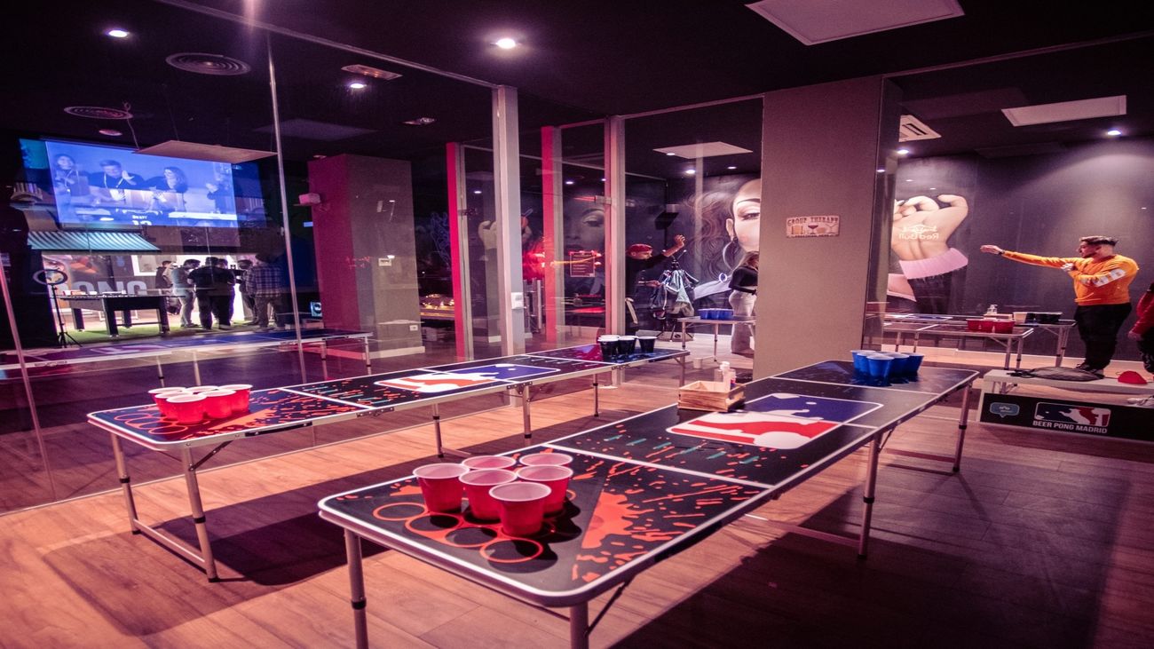 Llega a Madrid un local exclusivo para jugar al 'beer pong', en Lavapiés