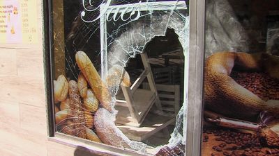 Roban a 'alcantarillazo limpio' en una panadería de Leganés