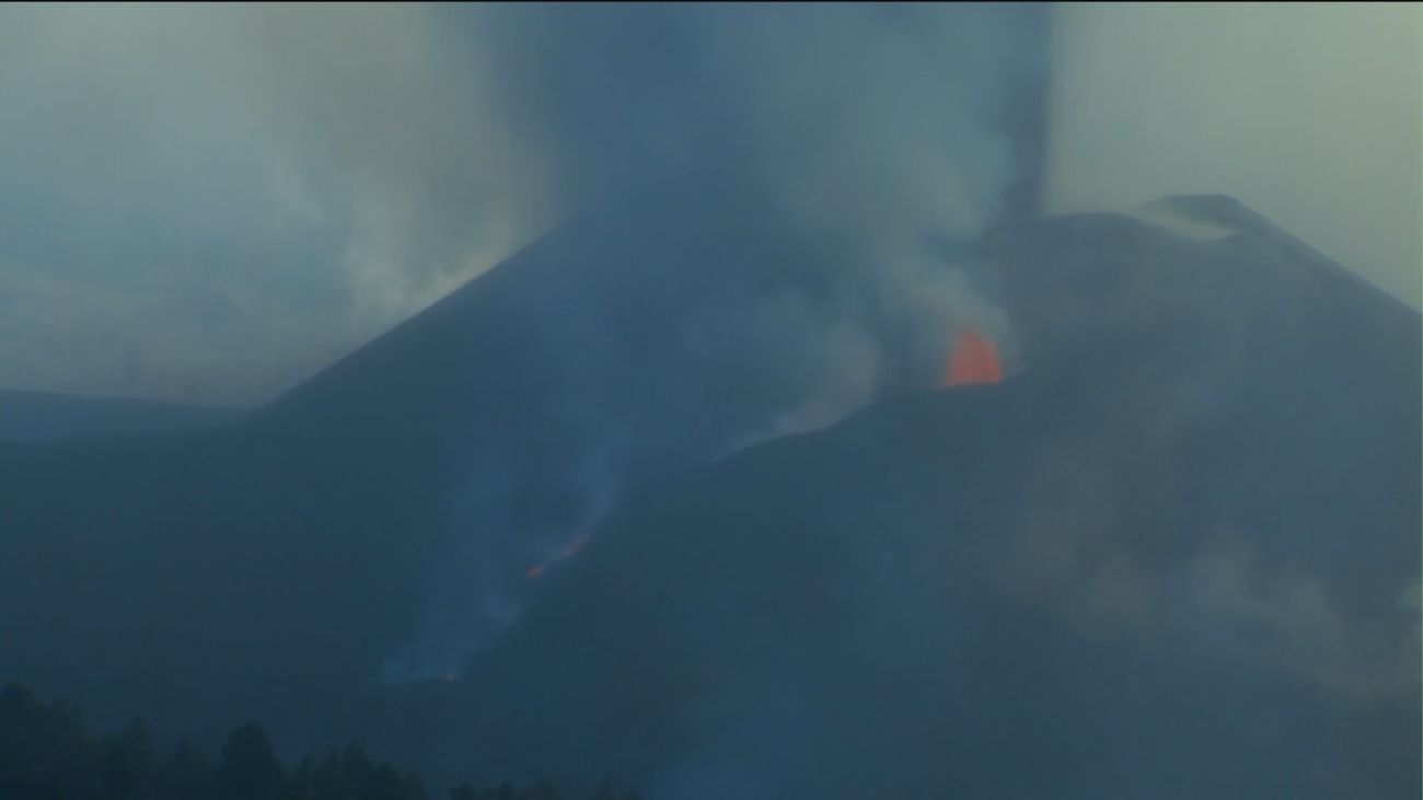 La colada del volcán de La Palma obliga a más evacuaciones
