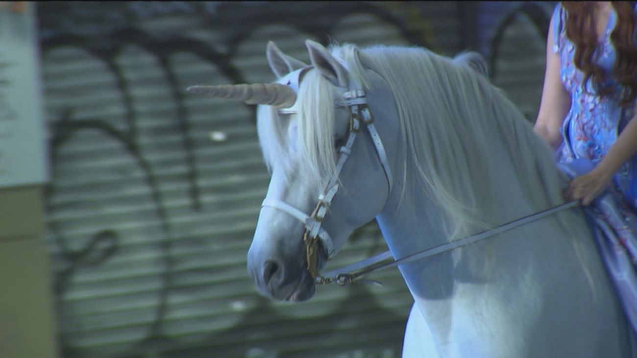 La Gran Vía de Madrid se llena de unicornios