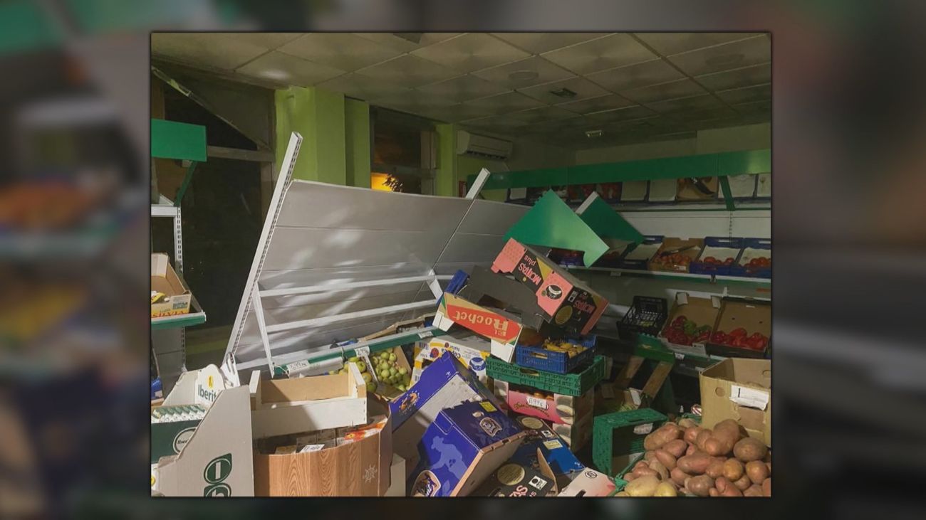 Roban en una frutería del barrio de Campamento