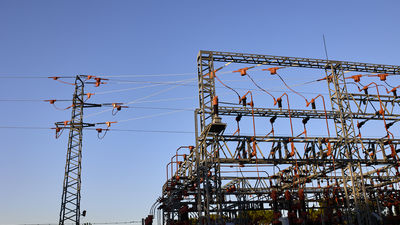 El precio de la luz baja este sábado un 2,1% hasta los 226,93 euros MW/h