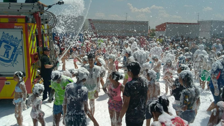 Fiesta de la espuma organizada por el SDV en Villaverde / FRAVM