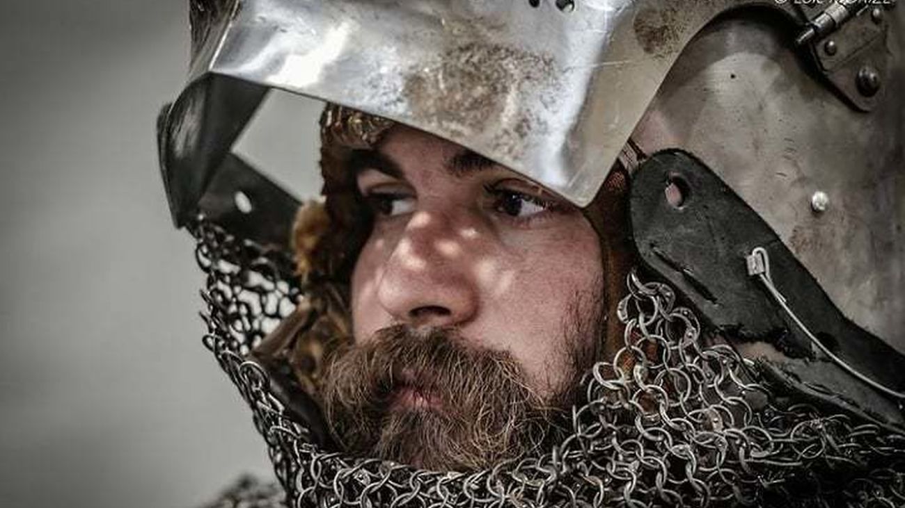 Luchador con yelmo, celada y cota de malla