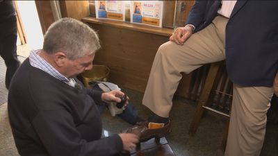 Visitamos a los últimos limpiabotas de Madrid