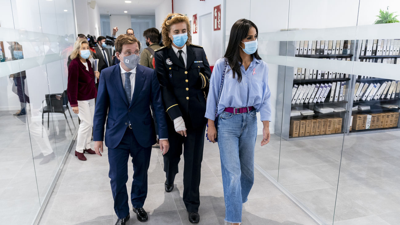 Almeida y Villacís visitan la nueva Unidad Integral de distrito de la Policía Municipal en Hortaleza