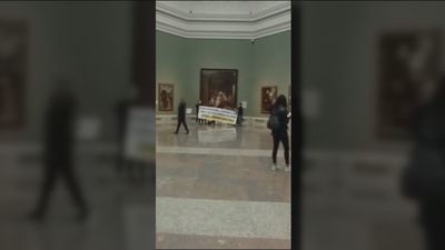 Víctimas del síndrome tóxico de la colza se encierran en el Museo del Prado pidiendo una reunión con Sánchez