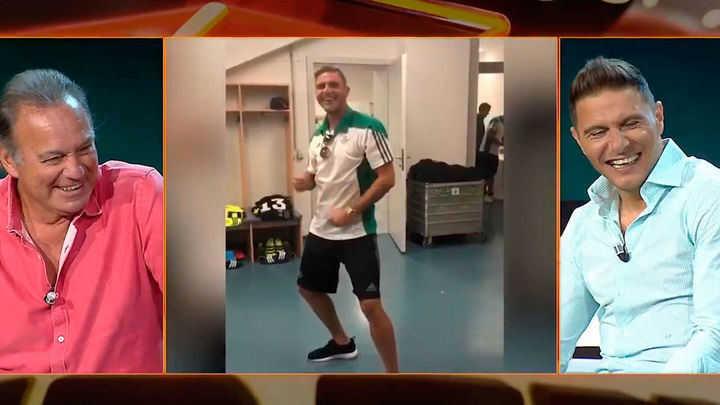 Joaquín es el alma de la fiesta en cualquier vestuario / Telemadrid