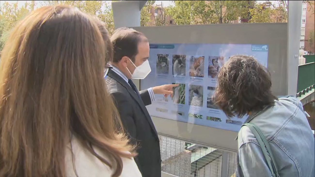 Ya están instaladas las pantallas interactivas para conocer la flora y fauna del río Manzanares