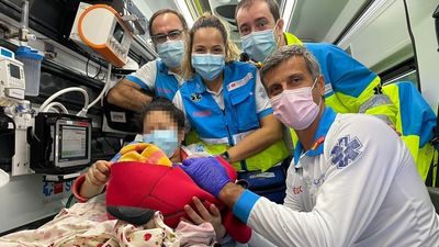 El Summa 112 asiste a una madre primeriza  en un piso de Cuatro Caminos