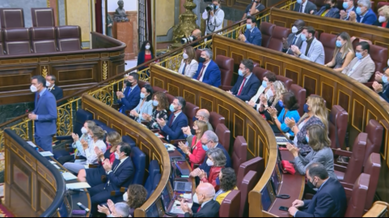 Casado reprocha a Sánchez que “no está dejando a nadie en pie” y este insiste en "una recuperación justa"