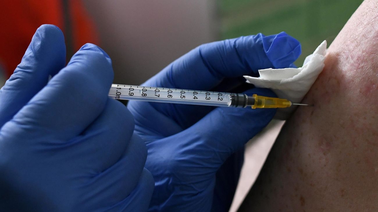 España supera los nueve millones de contagios mientras la incidencia cae a los 3.381 casos