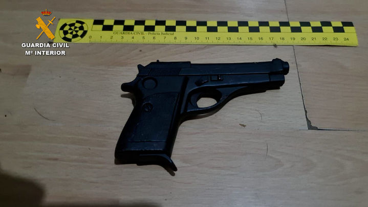 Pistora usada por los Blood / GUARDIA CIVIL