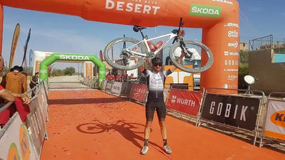 Damián Aragón completa un nuevo reto solidario en la Titan Desert