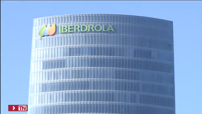 Iberdrola se compromete a no subir precios si el Gobierno retira la 'tasa' a las renovables