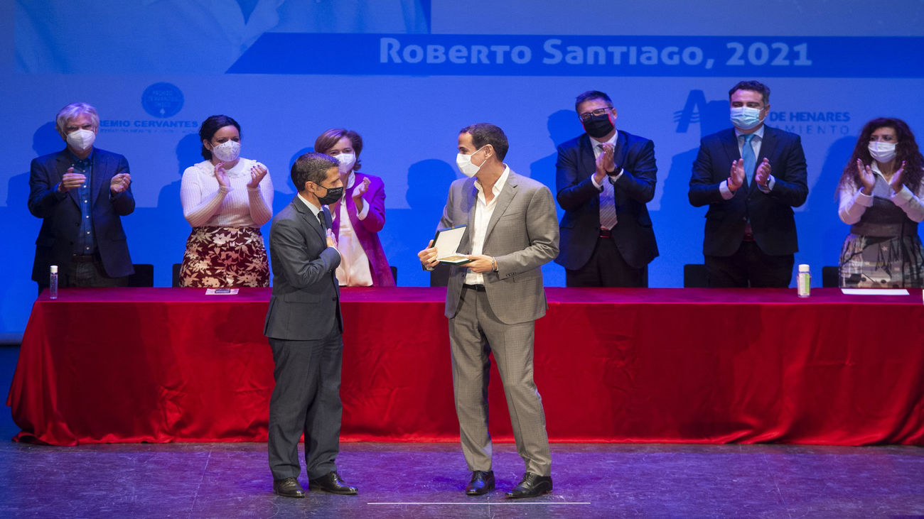 Roberto Santiago recibe en Alcalá el Premio Cervantes Chico