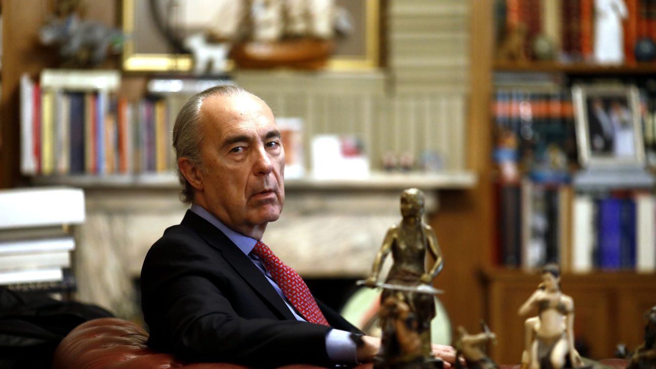 El poeta, Luis Alberto de Cuenca