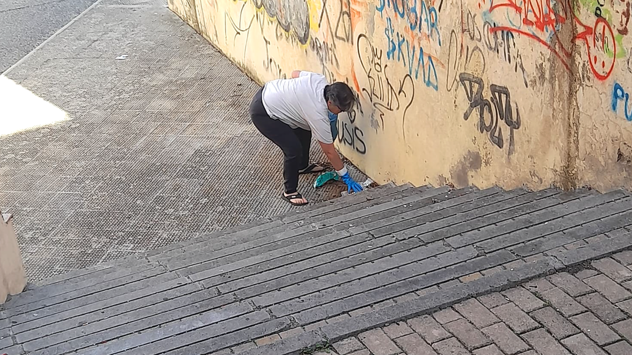 Una vecina de Valdemoro denuncia vivir rodeada de cacas