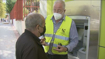 Consejos a los mayores para evitar atracos cuando retiran dinero de los cajeros