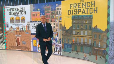 Llega a los cines 'La crónica francesa', una carta de amor al periodismo