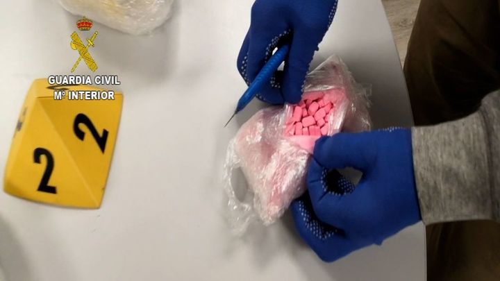 La Guardia Civil desarticula una organización que enviaba  drogas de diseño en dobles fondos de juguetes