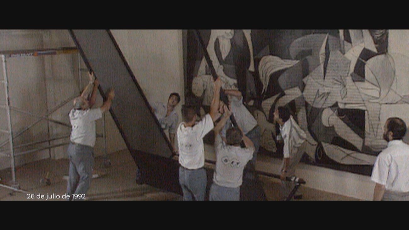 En 1992, el 'Guernica' atravesó la Castellana en un impresionante dispositivo hasta llegar a la que sería su casa