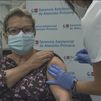 Comienza el 'doble pinchazo' contra la gripe y la Covid a mayores de 70 años