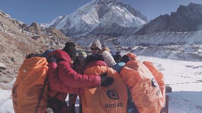 Primer ascenso inclusivo al Everest
