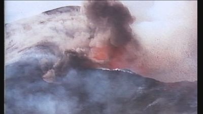 Se cumplen 50 años de la erupción del volcán Teneguía mientras  el Cumbre vieja sigue echando lava