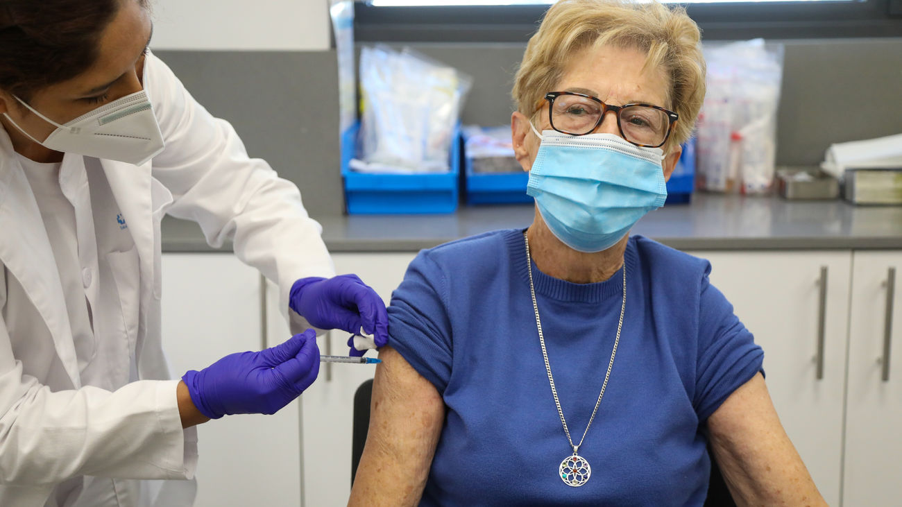 Arranca en Madrid la vacunación de la gripe y la tercera dosis del Covid-19 a mayores de 70 años