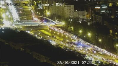 Atascazo de varios kilómetros en la M-30 por un accidente a la altura del puente de Ventas