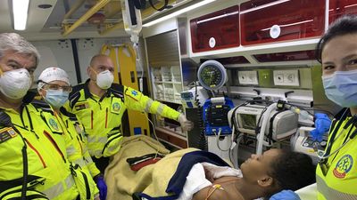 Una mujer da a luz en una calle de Vallecas con ayuda de policías y sanitarios