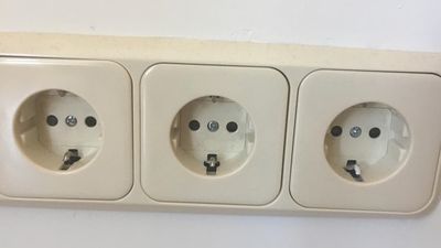 El precio de la luz baja un 9,33% este jueves pero alcanza los 205,05 euros/MWh