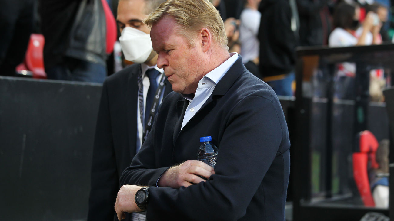 El Barça destituye a Koeman tras caer en Vallecas