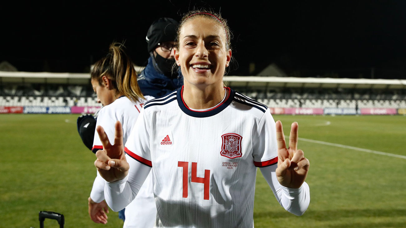 España, en el grupo de Alemania, Dinamarca y Finlandia en la Euro 2022