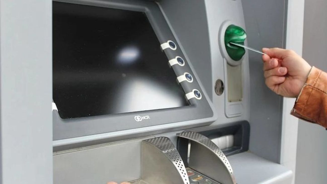 Operación bancaria en un cajero automático