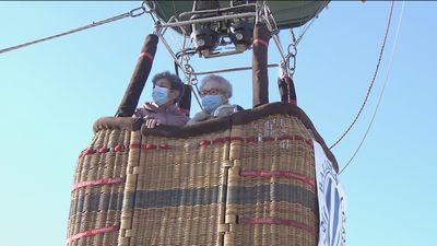 Viajar en globo por el cielo de Madrid no tiene límite...de edad