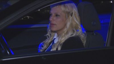 Deborah, la conductora de Uber en Madrid que te canta mientras te lleva a casa