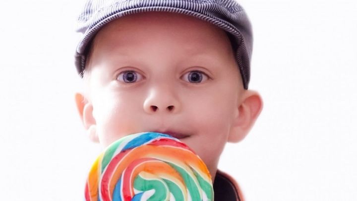 La prohibición de publicitar alimentos no saludables para niños entrará en vigor en 2022