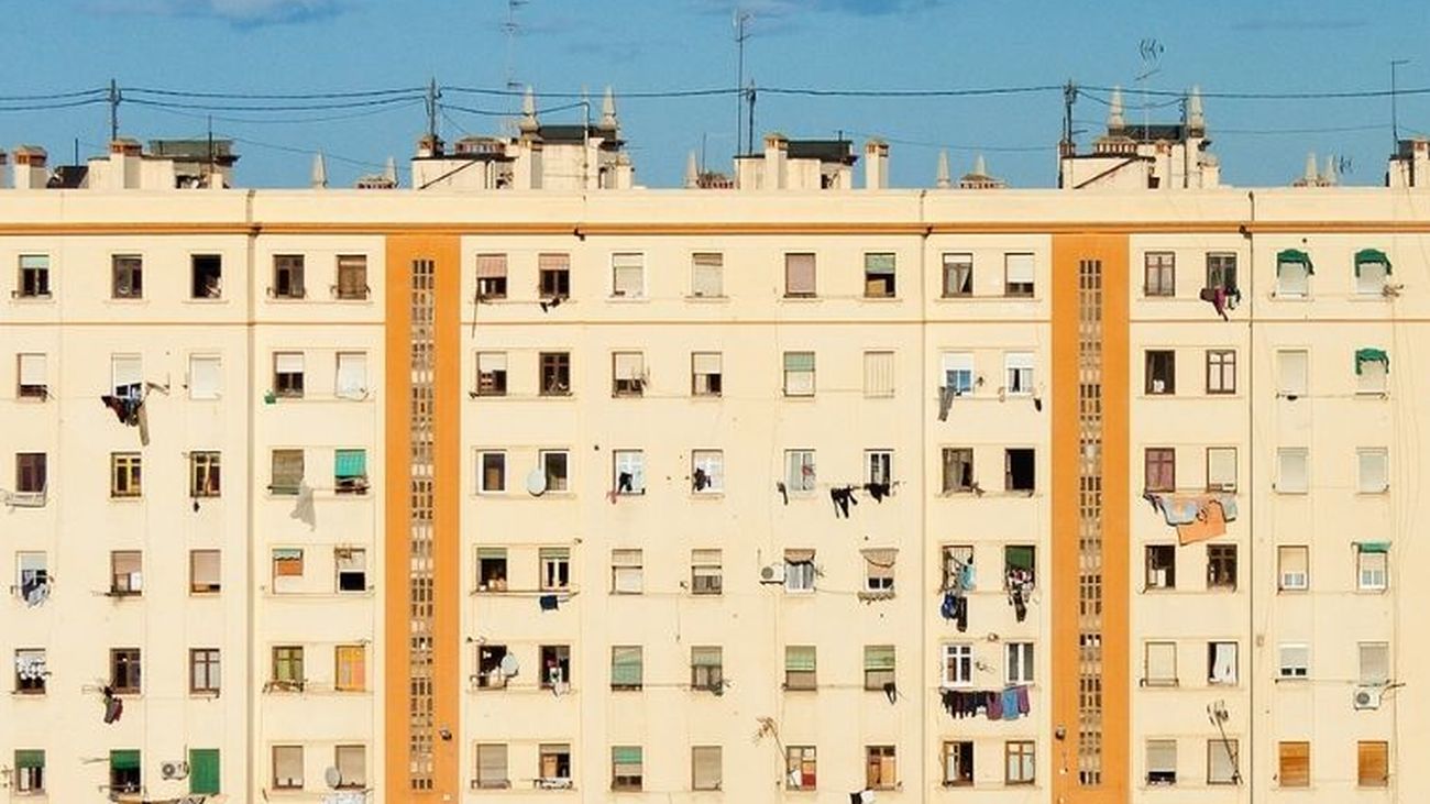 'El Clot' valenciano, antiguo edificio portuario abandonado y ahora alojamiento de familias
