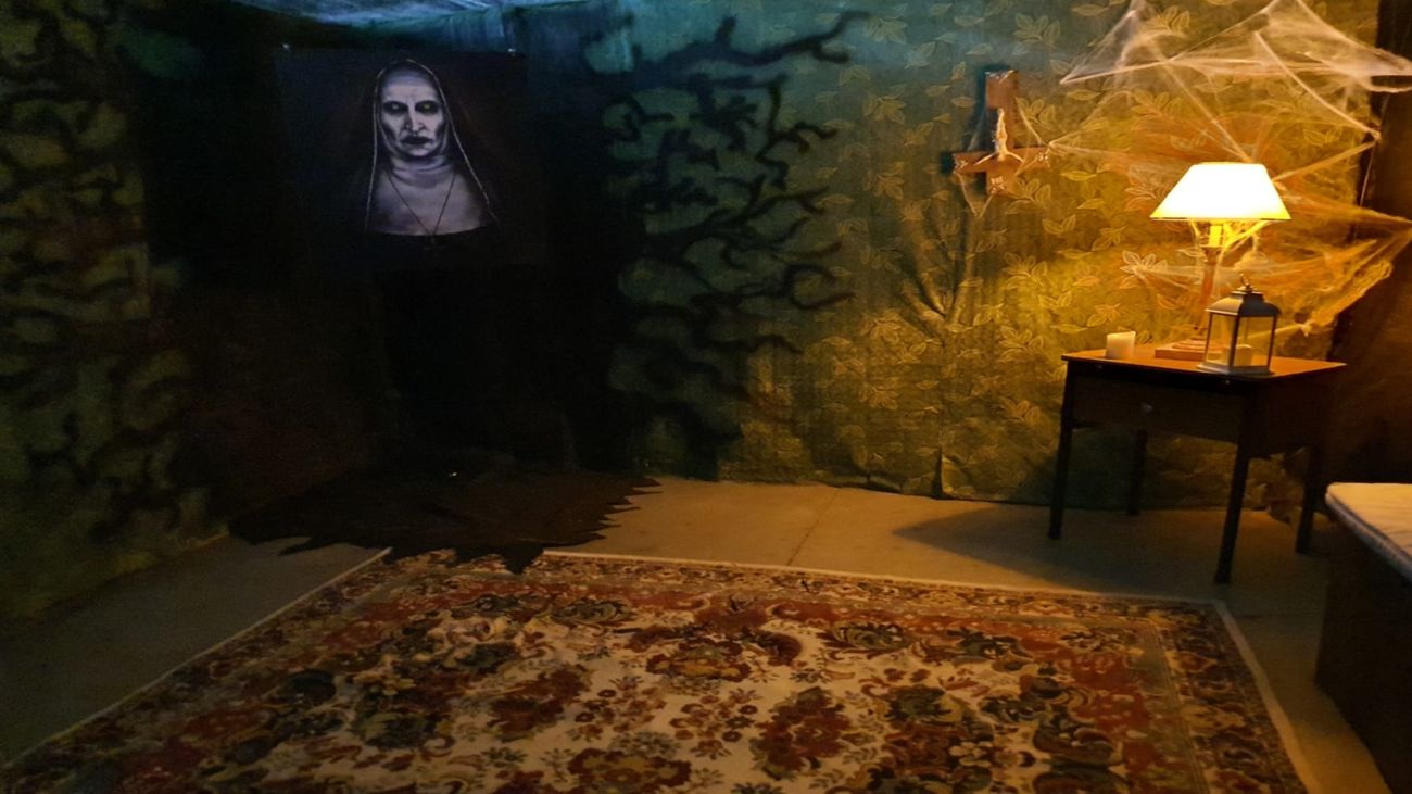 Los vecinos de Valverde de Alcalá preparan un auténtico pasaje del terror para Halloween