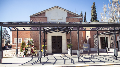 El PSOE pide usar ataúdes de cartón y vestir al difunto con textiles naturales para atenuar el impacto ambiental