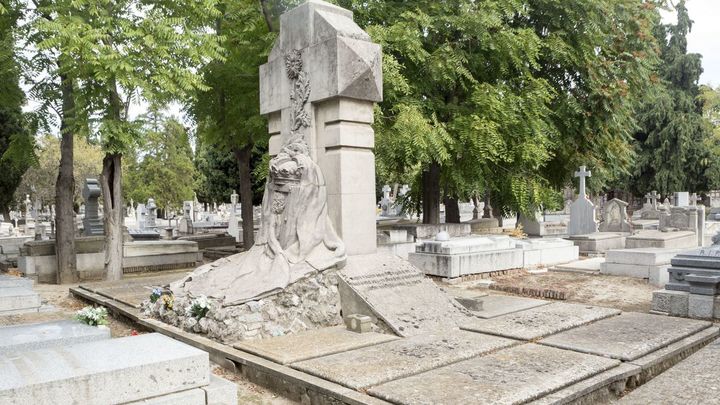 Monumento a los fallecidos en el incendio del Teatro Novedades / DOMINIO PÚBLICO