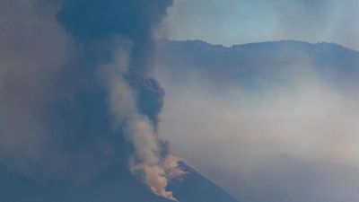 Las Fuerzas Armadas muestran su cariño  a la isla de La Palma con una ofrenda floral