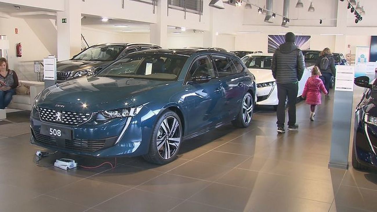 La falta de microchips arrastra al mercado automovilístico español, que cae un 20,5% en octubre