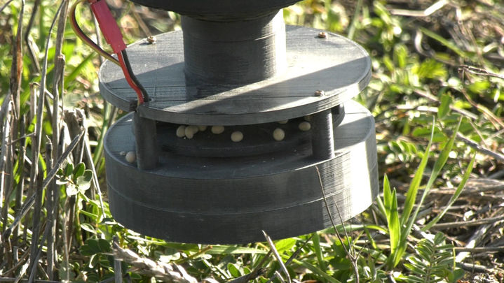 Uno de los lanzadores de semillas instalado en los drones / CO2 REVOLUTION