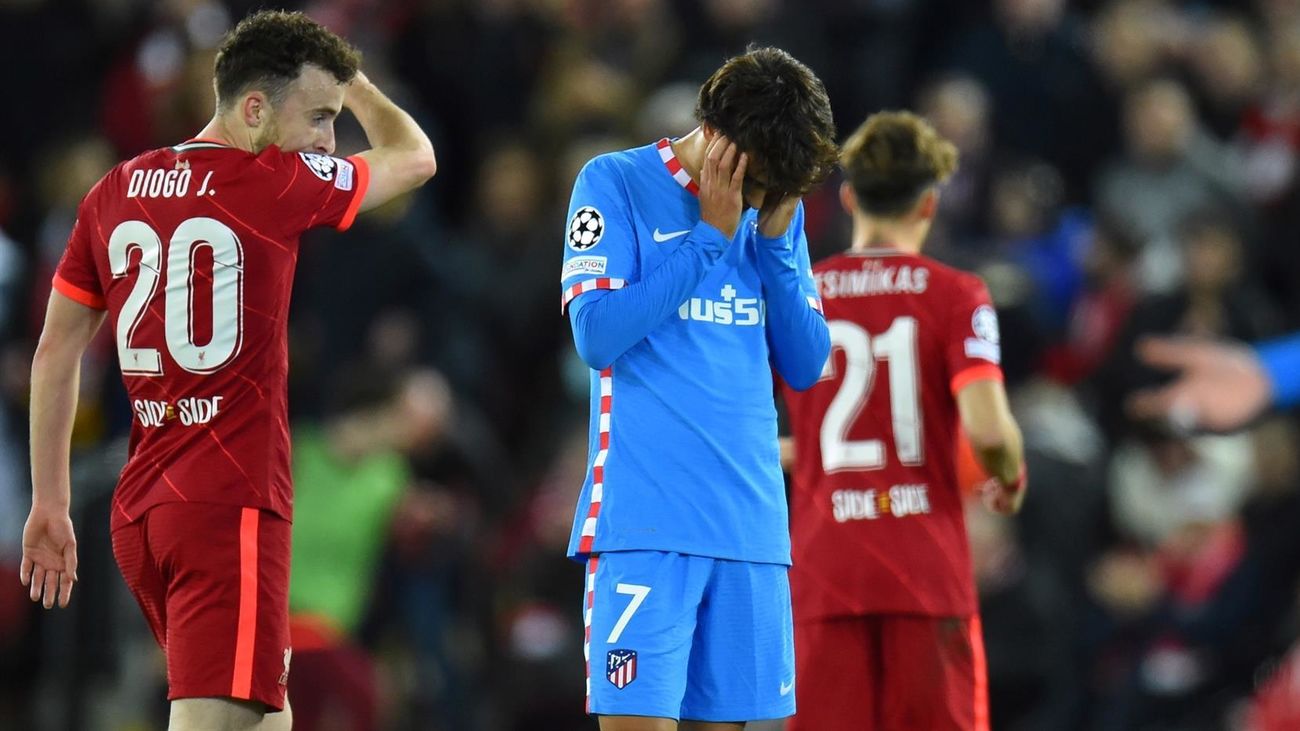 2-0. El Atlético cae en Anfield y se complica los octavos