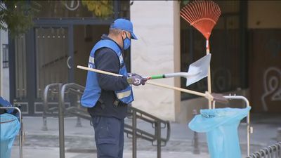 Madrid renueva el programa para conmutar las infracciones de limpieza por trabajos comunitarios